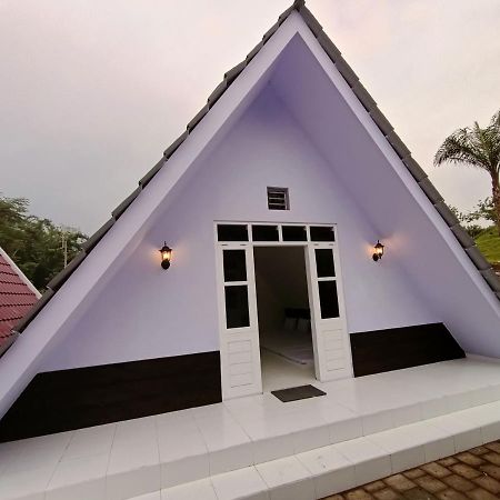 Seger Nusantara Hostel Kalisat ภายนอก รูปภาพ