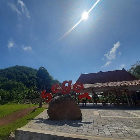Seger Nusantara Hostel Kalisat ภายนอก รูปภาพ