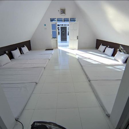 Seger Nusantara Hostel Kalisat ภายนอก รูปภาพ