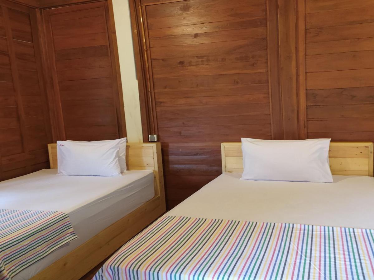 Seger Nusantara Hostel Kalisat ภายนอก รูปภาพ