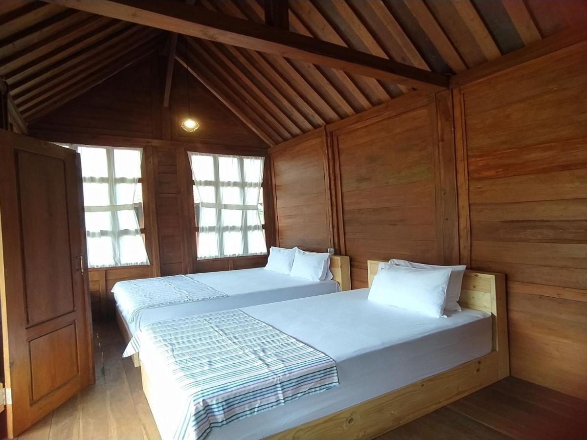 Seger Nusantara Hostel Kalisat ภายนอก รูปภาพ