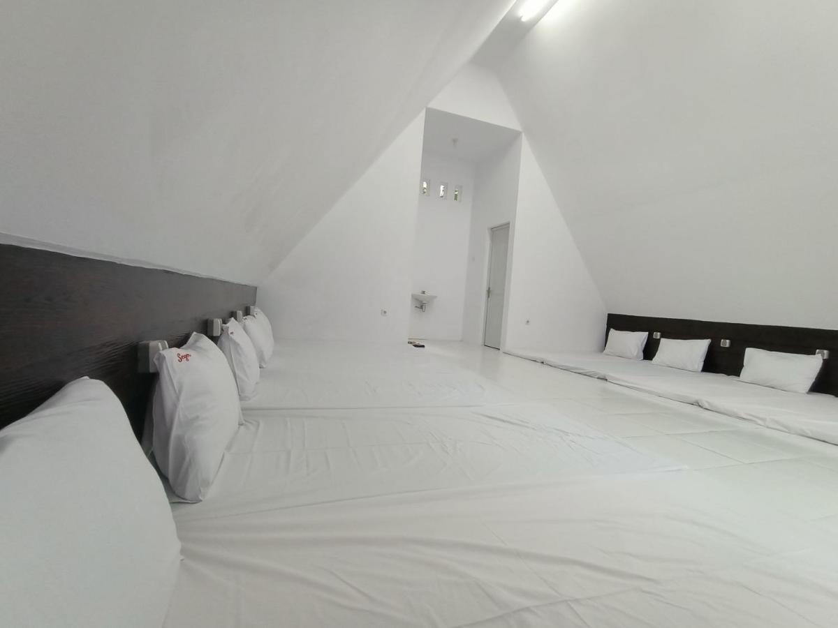 Seger Nusantara Hostel Kalisat ภายนอก รูปภาพ