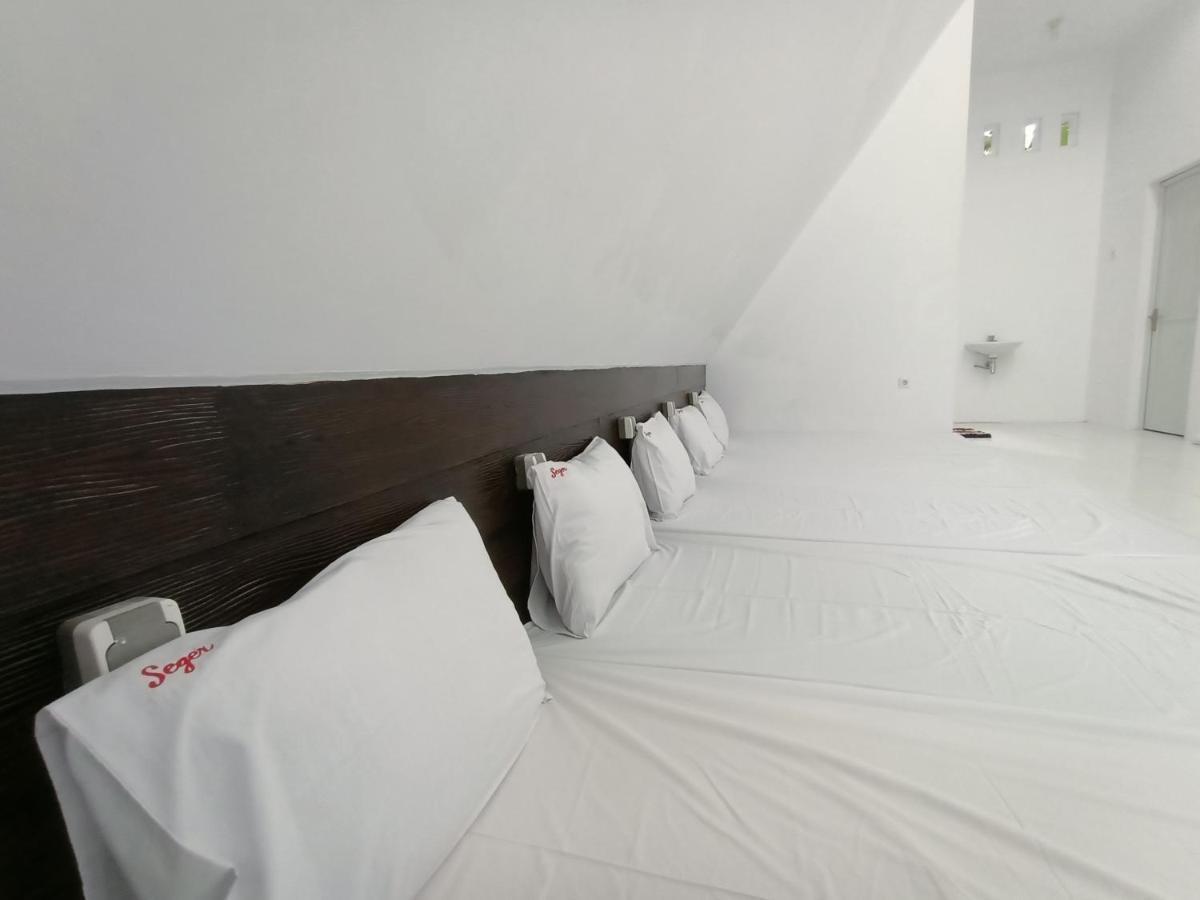 Seger Nusantara Hostel Kalisat ภายนอก รูปภาพ