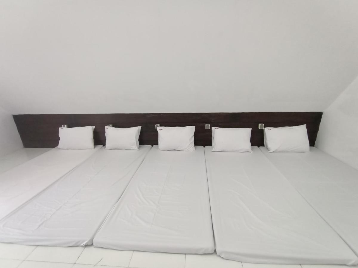 Seger Nusantara Hostel Kalisat ภายนอก รูปภาพ