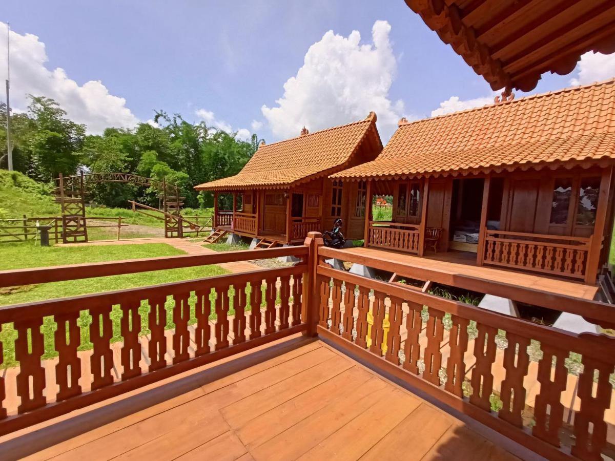 Seger Nusantara Hostel Kalisat ภายนอก รูปภาพ