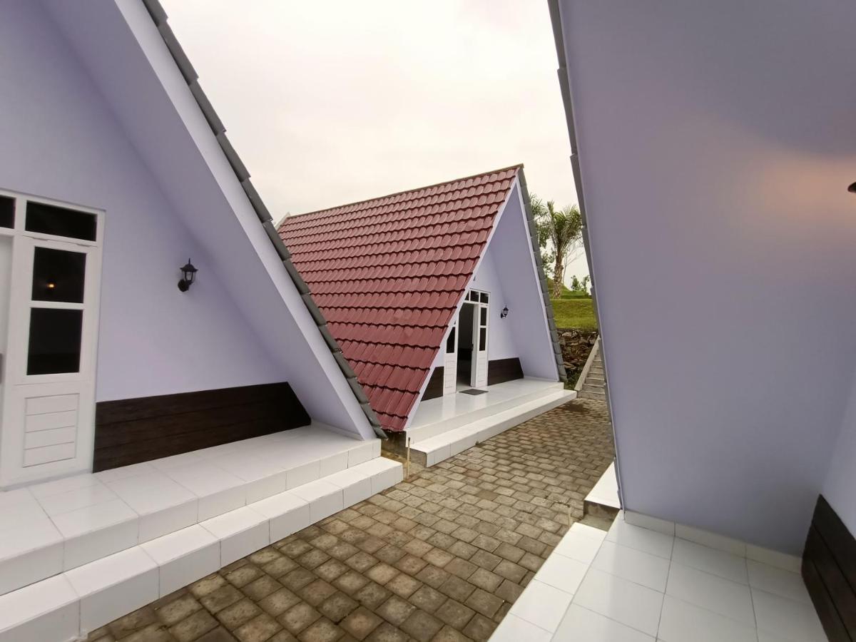 Seger Nusantara Hostel Kalisat ภายนอก รูปภาพ
