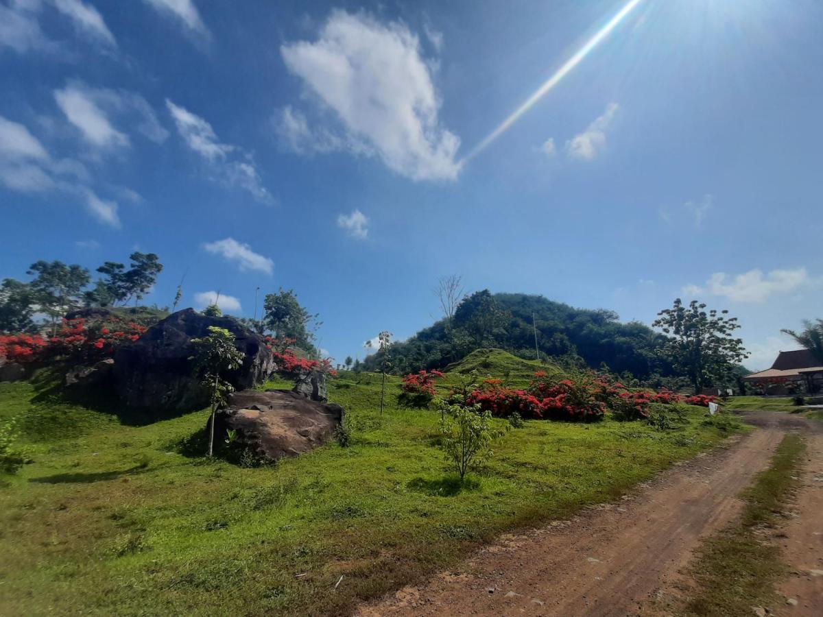 Seger Nusantara Hostel Kalisat ภายนอก รูปภาพ
