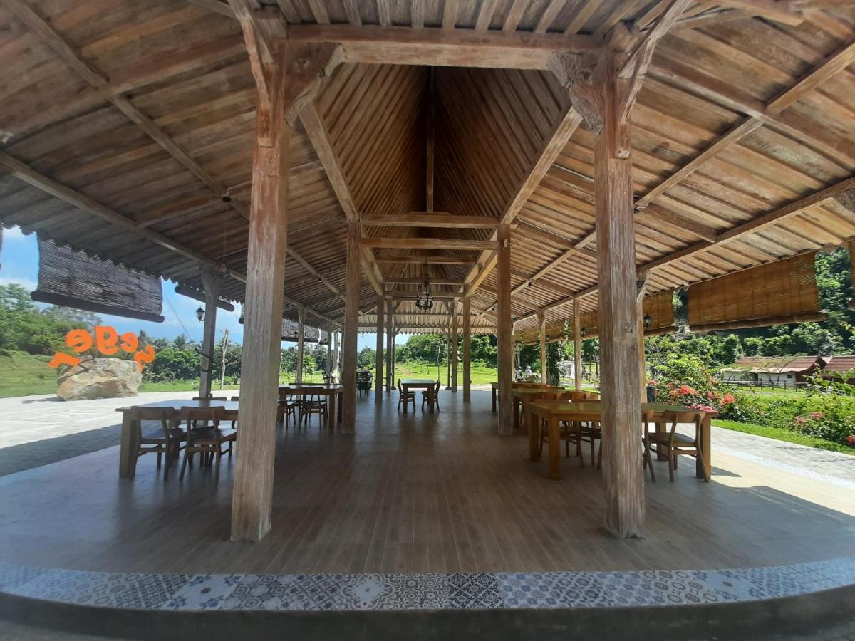 Seger Nusantara Hostel Kalisat ภายนอก รูปภาพ